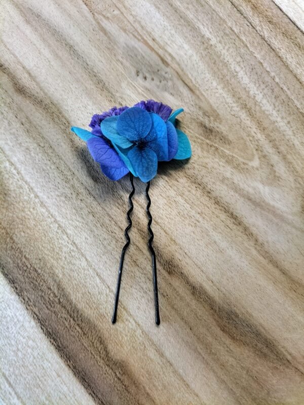 pince fleurs séchées bleu