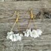 boucle d'oreille fleurs séchées blanche