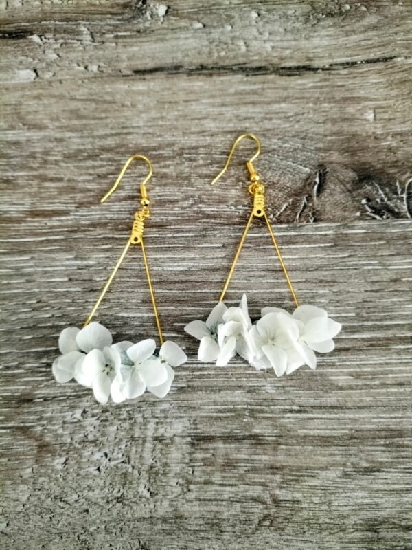 boucle d'oreille fleurs séchées blanche