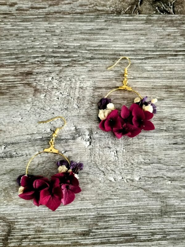 boucle d'oreille fleurs séchées fuchsia