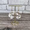 boucle d'oreille fleurs séchées blanc /doré