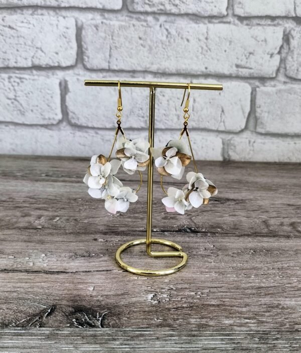 boucle d'oreille fleurs séchées blanc /doré
