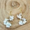 boucle d'oreille fleurs séchées blanc /doré