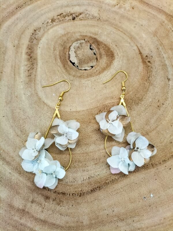 boucle d'oreille fleurs séchées blanc /doré