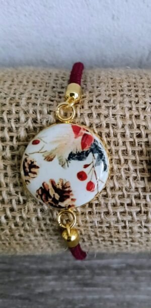 Bracelet bordeaux / pommes de pin