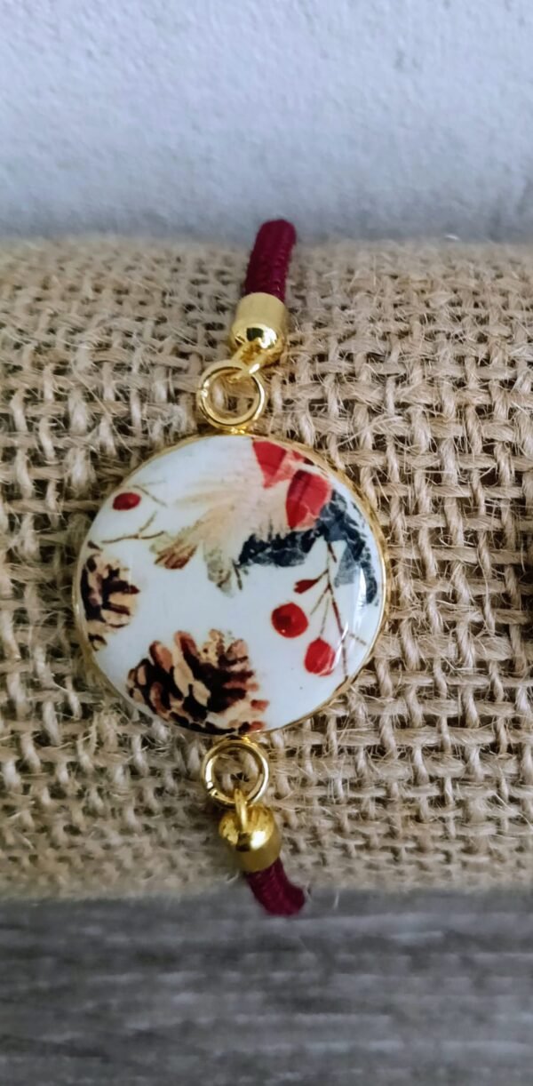 Bracelet bordeaux / pommes de pin