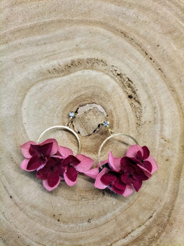 Boucle d'oreille fleurs séchées rose  /fuchsia