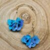 Boucle d'oreille fleurs séchées camaïeu bleu